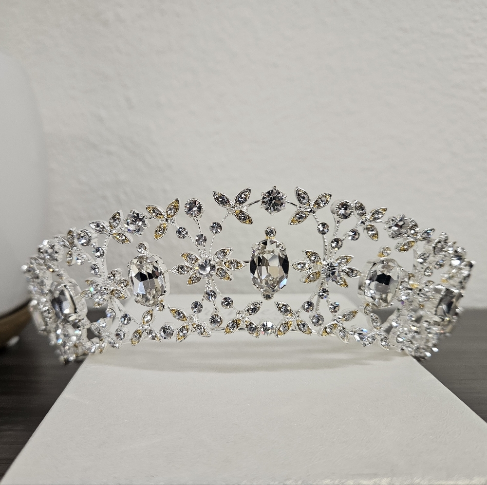 Elegant Silver Crystal Tiara